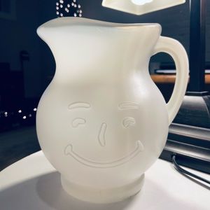 Smiling Kool-aid plastic Pitcher & 2 cups